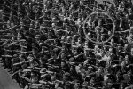 918517_1_0701-august-landmesser_standard_1.jpg