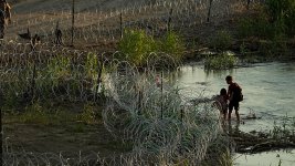 Razor_Wire_Texas_AP_11_6.jpg